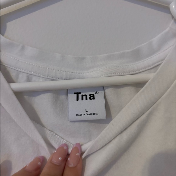 TNA- Cropped white flowy tee - Picture 4 of 4